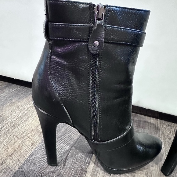 Vera Wang Black Heeled Boots - Picture 8 of 11